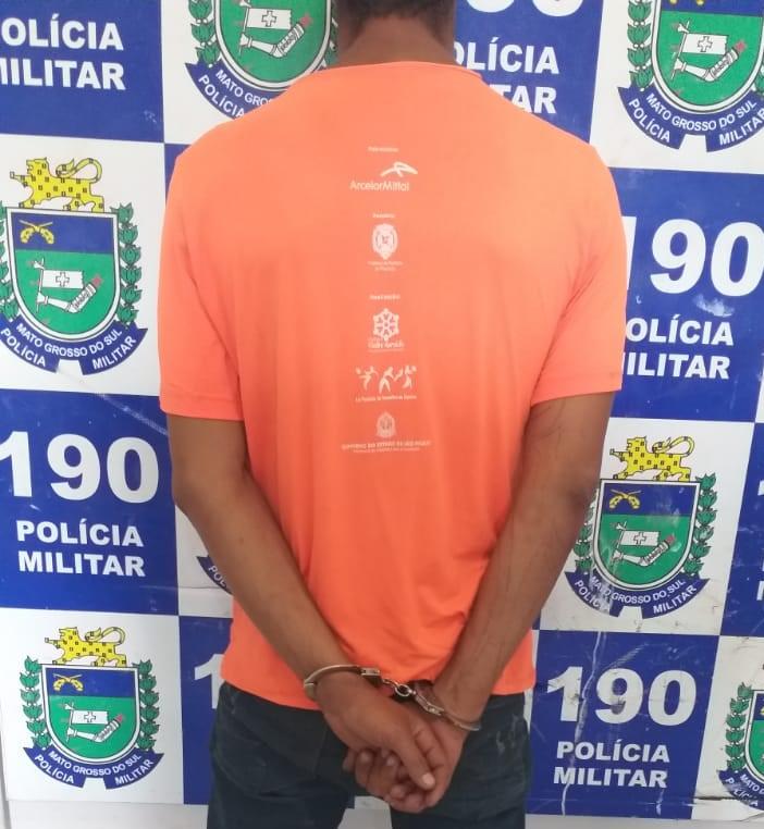 Foragido da Justiça é preso na praça da estação rodoviária de Três Lagoas Foragido da Justiça é preso na praça da estação rodoviária de Três Lagoas