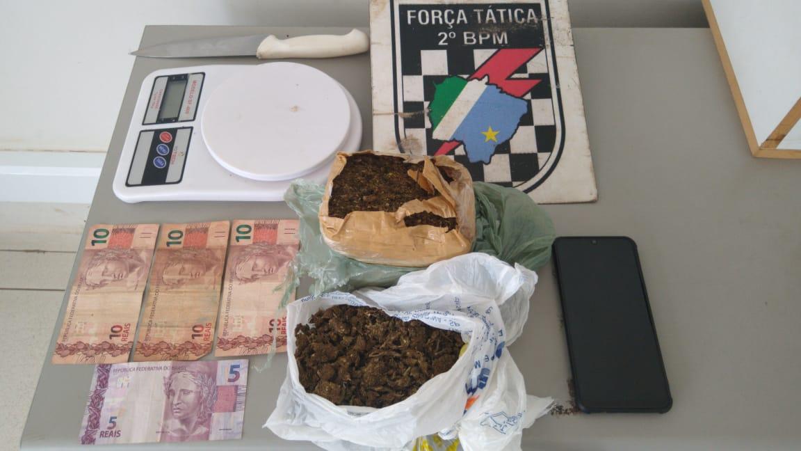 Iniciante no crime, jovem é preso com drogas em residência no Santa Terezinha 