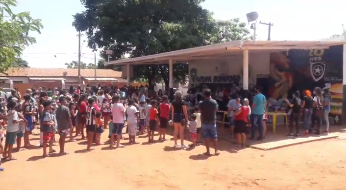 #Eduardovive: Crianças da região do São João recebem mais de 1,2 mil presentes neste domingo