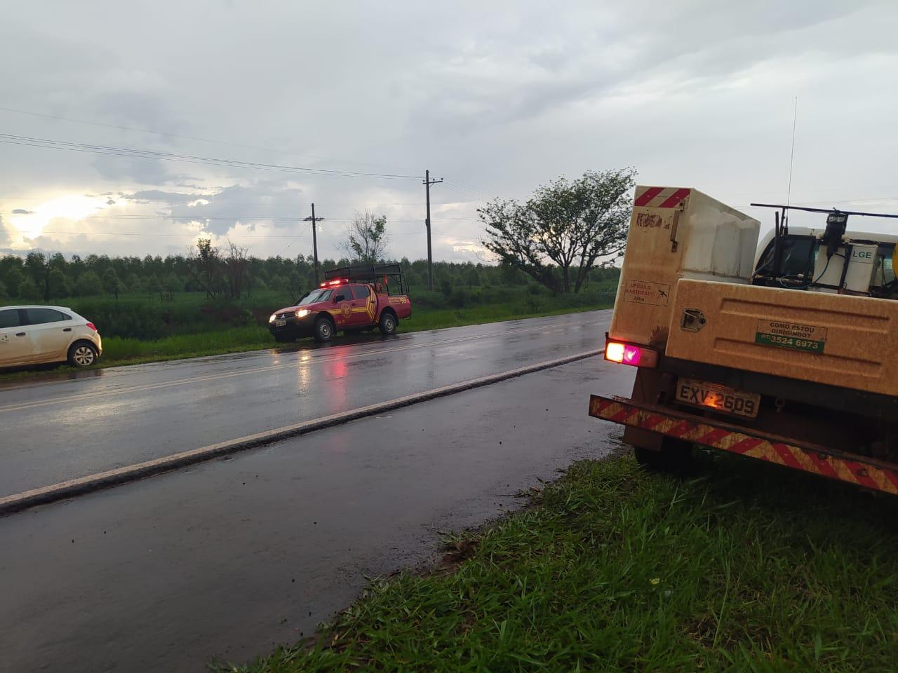 Após vendaval, fios de alta tensão rompem e causam incêndio em pastagem às margens da BR-262