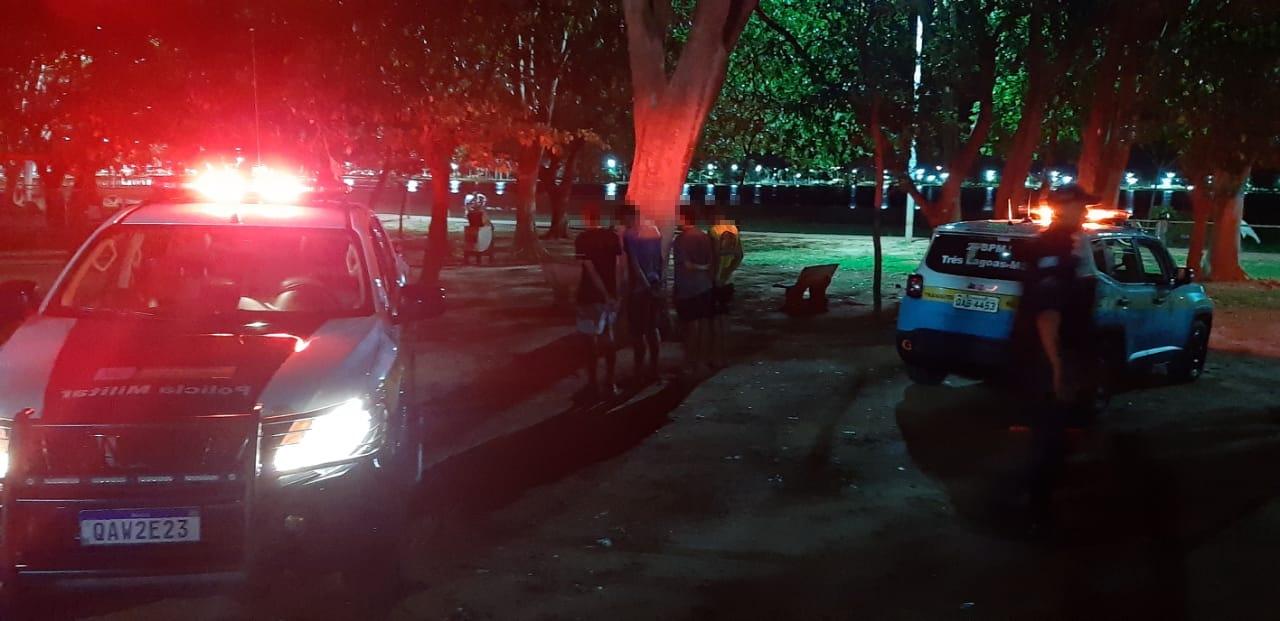 Jovens que fumavam baseado na Lagoa Maior são detidos pela Polícia Militar 