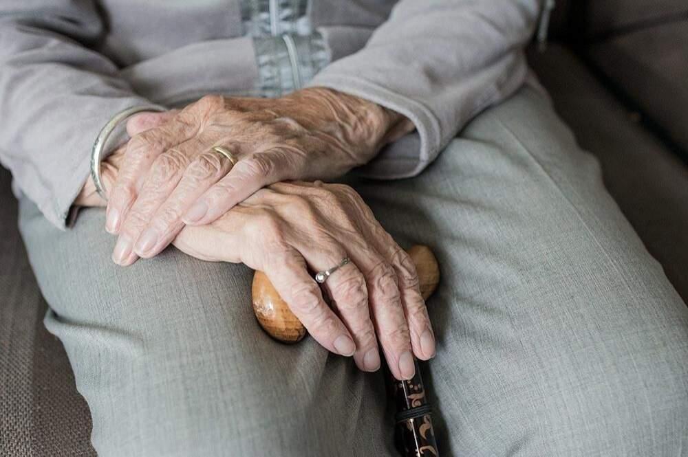 Idoso mata a esposa de 68 anos com golpes de facão 