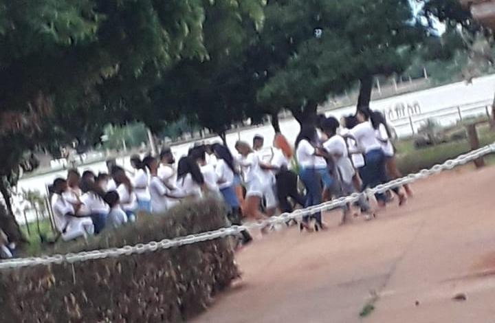 Empresa de eventos realiza ensaio e desrespeita normas de prevenção à Covid-19