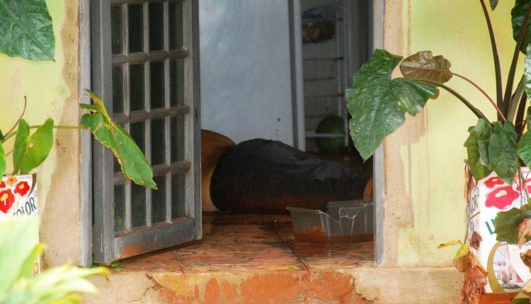 Morto pela ex-mulher em MS foi atingido com barra de ferro que seria usada para matá-la