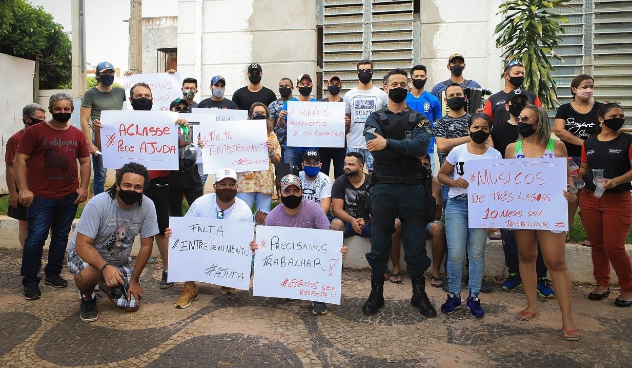 Músicos e empresários fazem manifestação e pedem flexibilização de Decretos em Três Lagoas 