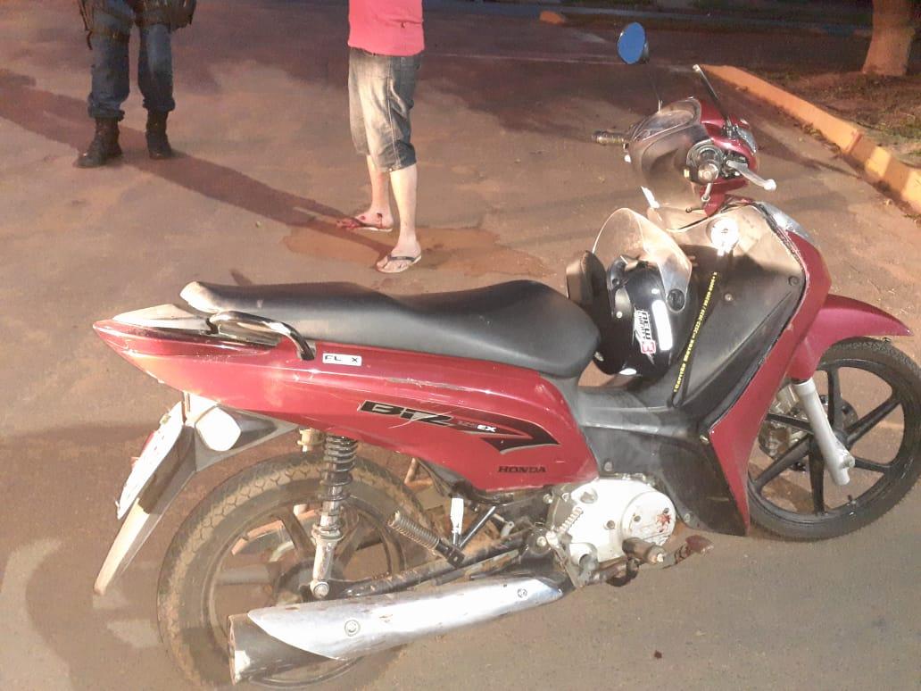 Na madrugada: Motociclista sem capacete pilotava moto embriagado