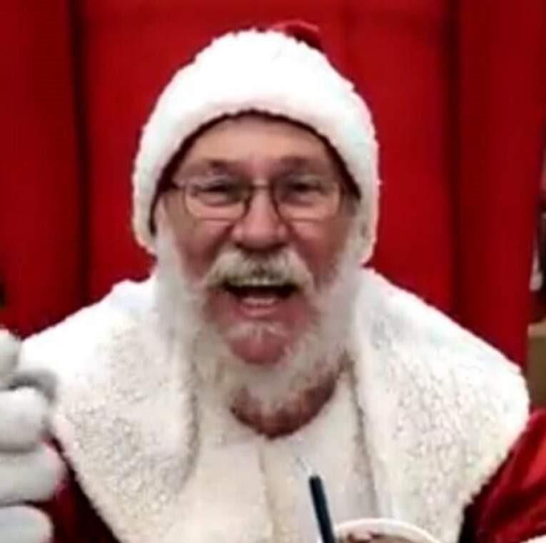 Papai Noel perde celular no Shopping Três Lagoas