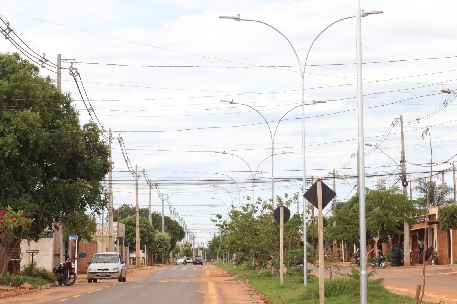Prefeitura instala lâmpadas de LED na Avenida Milton Damasceno e outras importantes vias da Cidade Prefeitura instala lâmpadas de LED na Avenida Milton Damasceno e outras importantes vias da Cidade