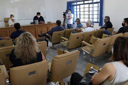Três Lagoas terá que seguir Decreto Estadual do toque de recolher, mas município enviará justificativa para tentar manter decreto municipal Três Lagoas terá que seguir Decreto Estadual do toque de recolher, mas município enviará justificativa para tentar manter decreto municipal