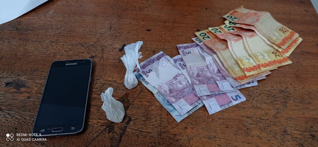 Velho conhecido da polícia é preso com drogas no bairro Interlagos Velho conhecido da polícia é preso com drogas no bairro Interlagos