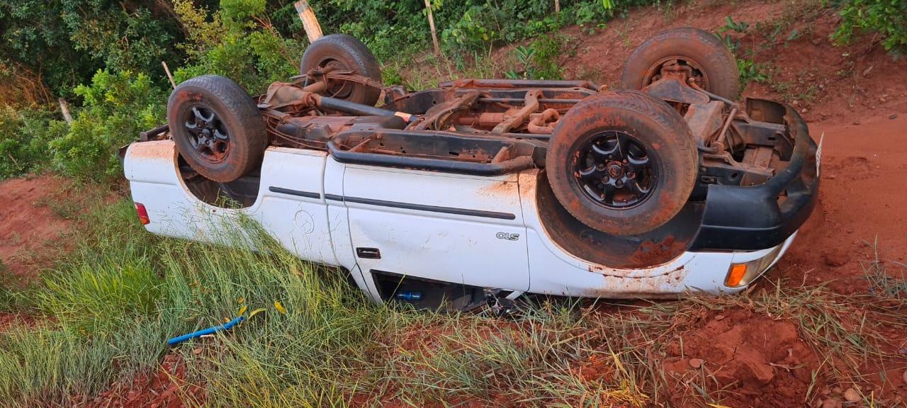 S-10 capota e deixa motorista ferido na região de Três Lagoas S-10 capota e deixa motorista ferido na região de Três Lagoas