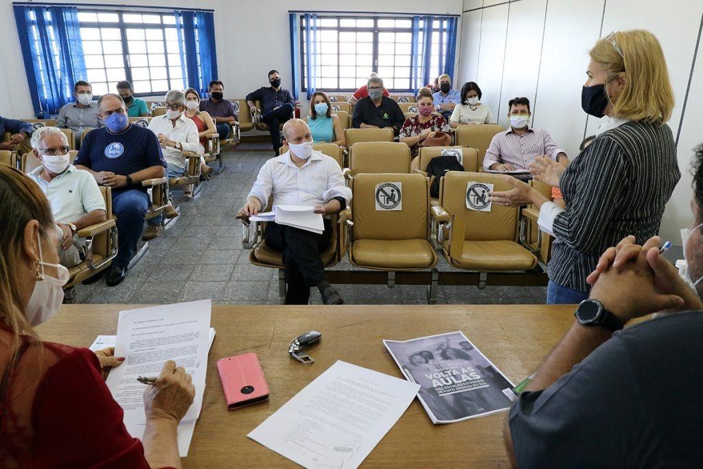 Comitê discute ação de volta as aulas no município com representantes de escolas Comitê discute ação de volta as aulas no município com representantes de escolas