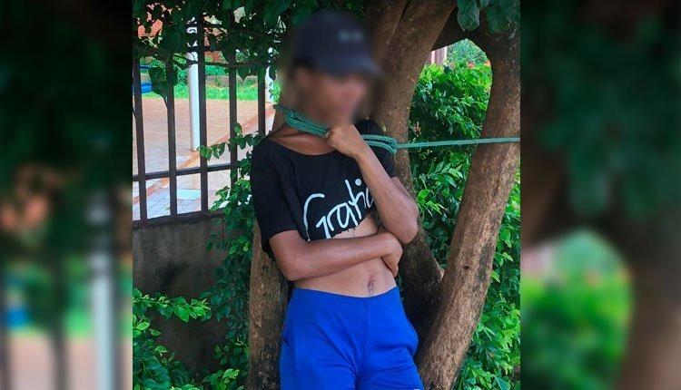 Flagrada invadindo residência, mulher é amarrada em árvore por populares em Sidrolândia