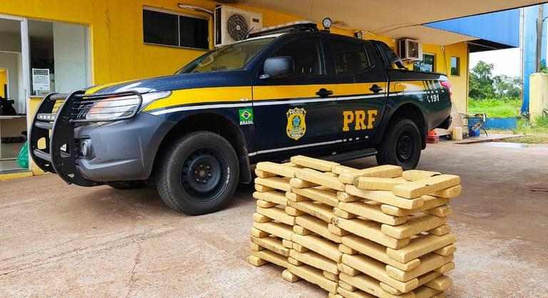 PRF apreende 57 Kg de maconha em Água Clara PRF apreende 57 Kg de maconha em Água Clara