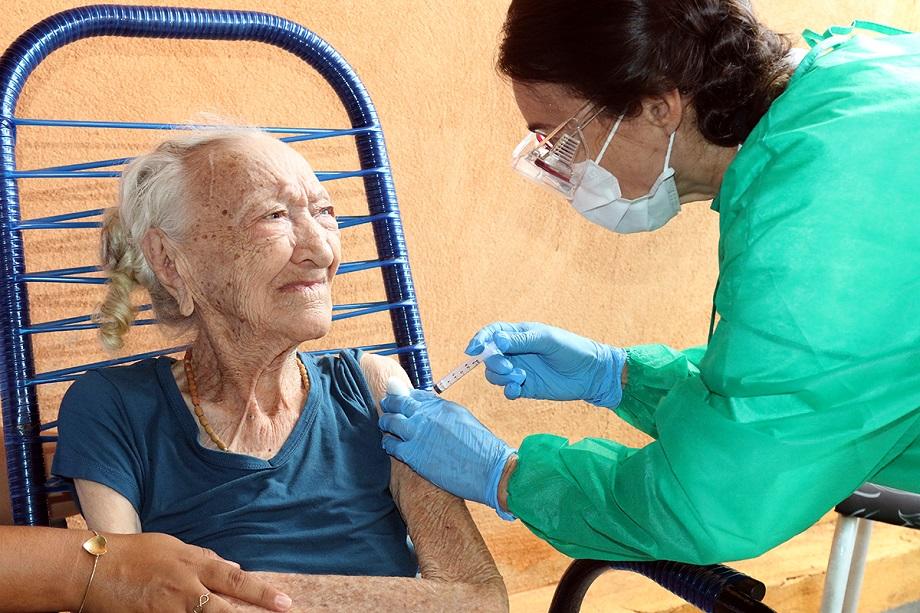 Médico esclarece sobre as novas variantes do Coronavírus e cuidados necessários mesmo após a vacina