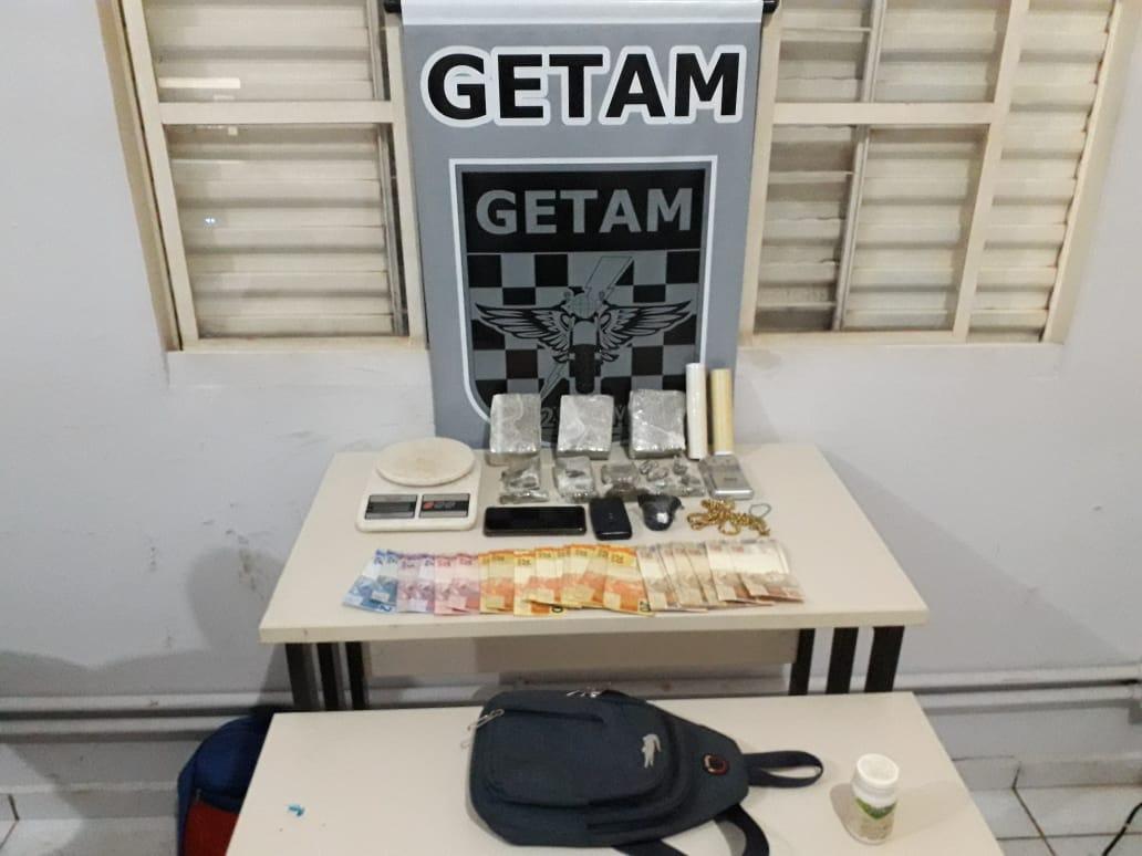 Getam prende morador de loteamento invadido; pai sabia da mercancia da venda de drogas do filho Getam prende morador de loteamento invadido; pai sabia da mercancia da venda de drogas do filho