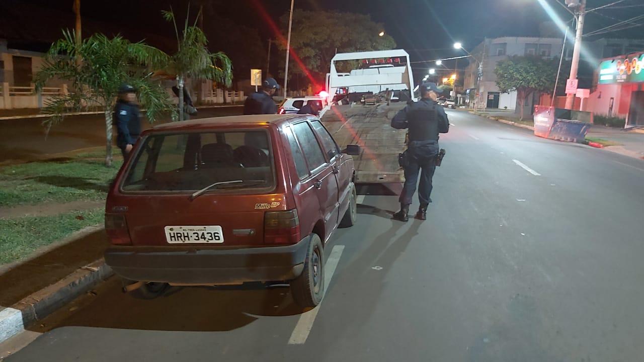 Mesmo estacionado de forma regular, PM checa carro e apreende Fiat Uno que foi furtado em dezembro de 2020 Mesmo estacionado de forma regular, PM checa carro e apreende Fiat Uno que foi furtado em dezembro de 2020
