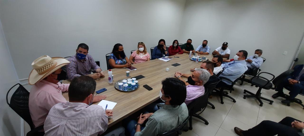 Reunião entre políticos tratou de assuntos pertinentes a harmonia entre os poderes Executivo e Legislativo Reunião entre políticos tratou de assuntos pertinentes a harmonia entre os poderes Executivo e Legislativo