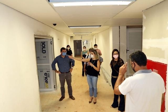 Secretária de Saúde de Três Lagoas visita instalações do Hospital Regional Secretária de Saúde de Três Lagoas visita instalações do Hospital Regional
