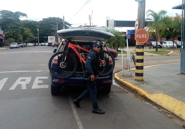 Adolescente é perseguido por populares e detido pela PM após furtar bicicleta no Centro de Três Lagoas