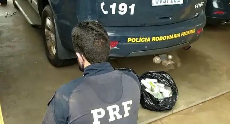 Em viagem com os 3 filhos, casal é preso com cocaína avaliada em R$ 5,6 milhões 