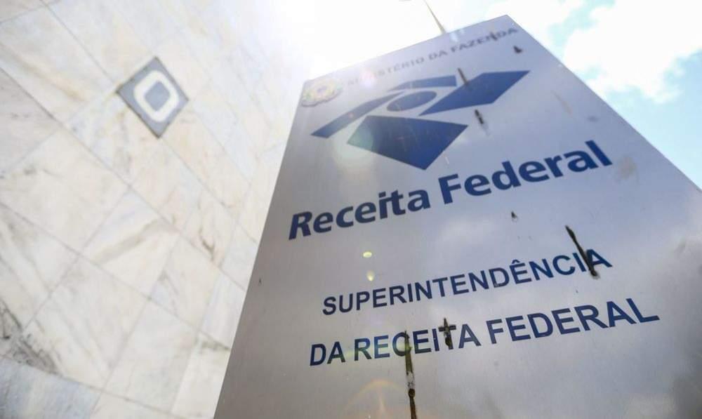 Quem recebeu auxílio pode ter que devolver parte do valor; entenda