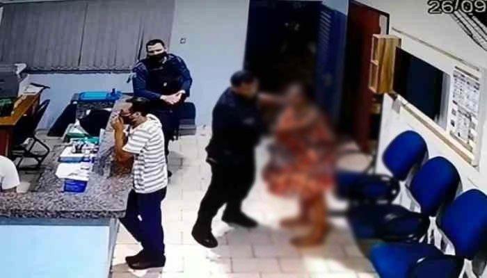 Tenente da PMMS filmado agredindo mulher em batalhão se torna réu com colegas Tenente da PMMS filmado agredindo mulher em batalhão se torna réu com colegas