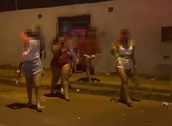Festa com 350 pessoas é encerrada com spray de pimenta e gás lacrimogêneo Festa com 350 pessoas é encerrada com spray de pimenta e gás lacrimogêneo