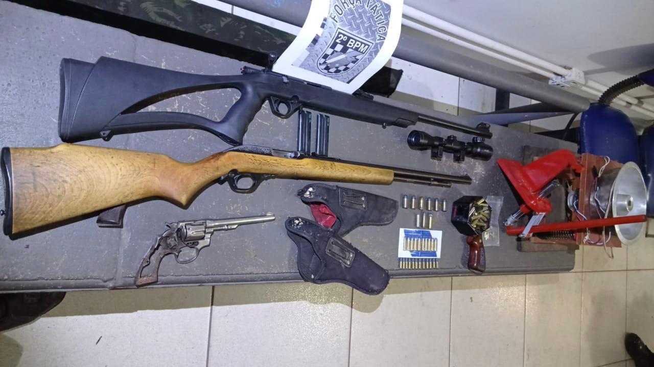 Força Tática do 2º Batalhão de Polícia Militar prende homem por comércio e porte ilegal de arma de fogo Força Tática do 2º Batalhão de Polícia Militar prende homem por comércio e porte ilegal de arma de fogo