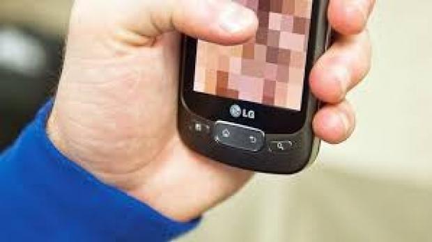 Homem manda nudes e acaba chantageado por falso policial