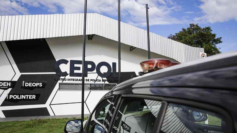 Jovem tem casa invadida e acaba esfaqueada ao tentar se defender