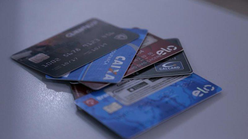 Três são presas após compras com cartões falsos em Campo Grande