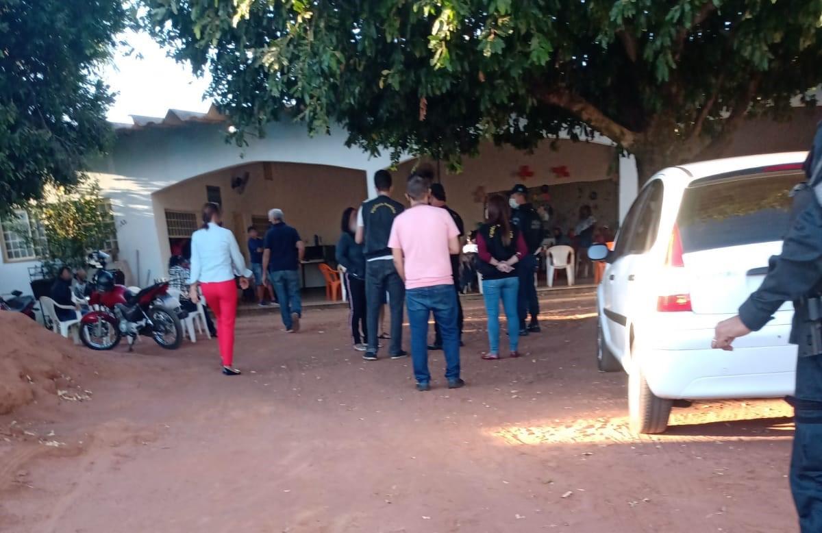 DE OLHO NO CORONAVÍRUS – Fiscalização recebe 8 denúncias, aborda 23 pessoas e notifica estabelecimentos, festa, campos de futebol e igreja em cumprimento a decretos DE OLHO NO CORONAVÍRUS – Fiscalização recebe 8 denúncias, aborda 23 pessoas e notifica estabelecimentos, festa, campos de futebol e igreja em cumprimento a decretos