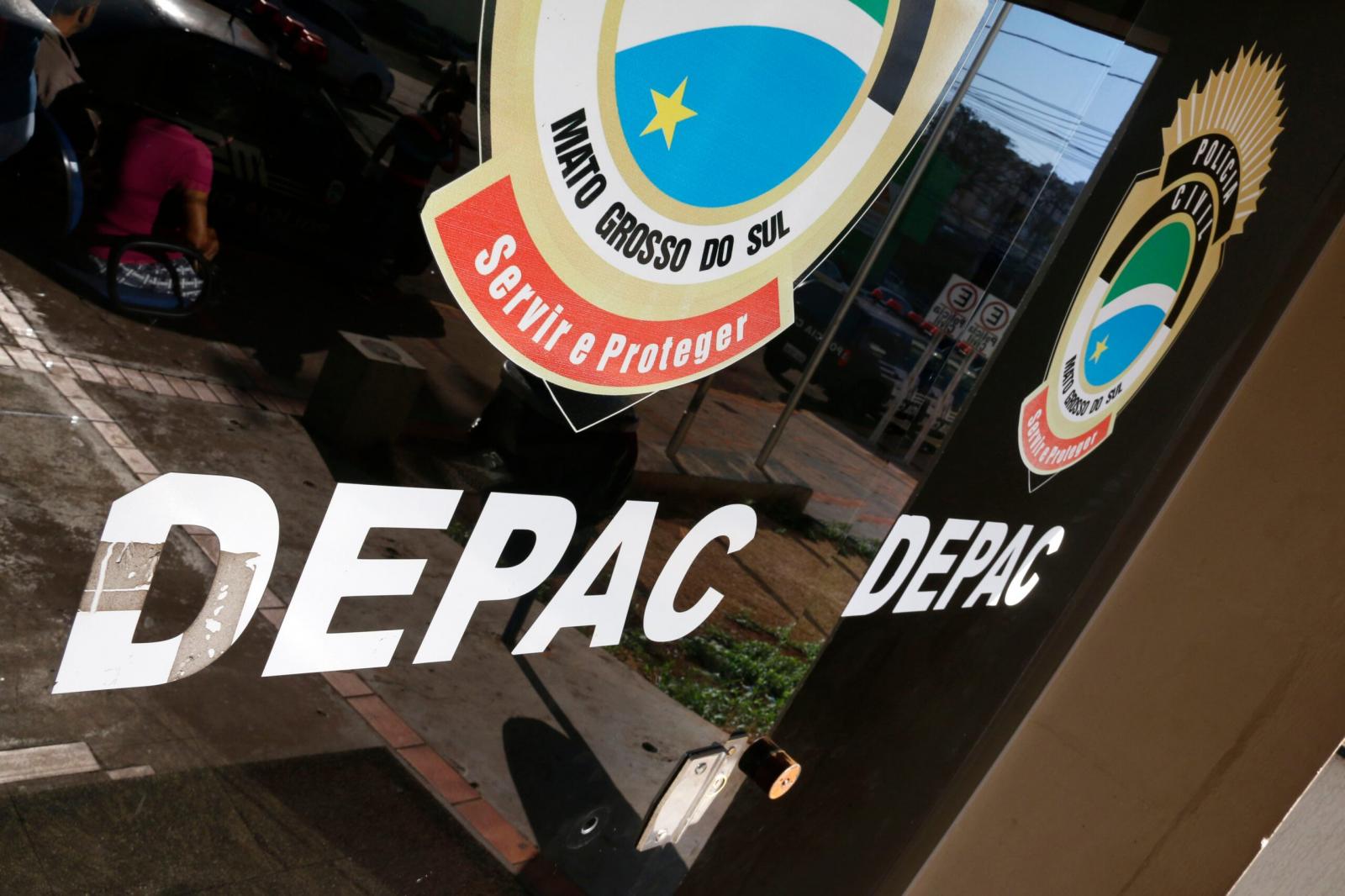 Mulher é agredida com socos e denuncia vizinho por homofobia em Três Lagoas (MS)