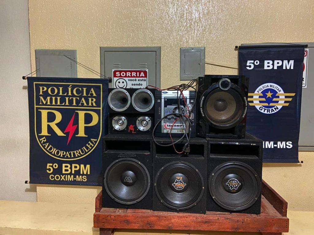 PM prende jovem por perturbação e apreende aparelhagem de som em Coxim