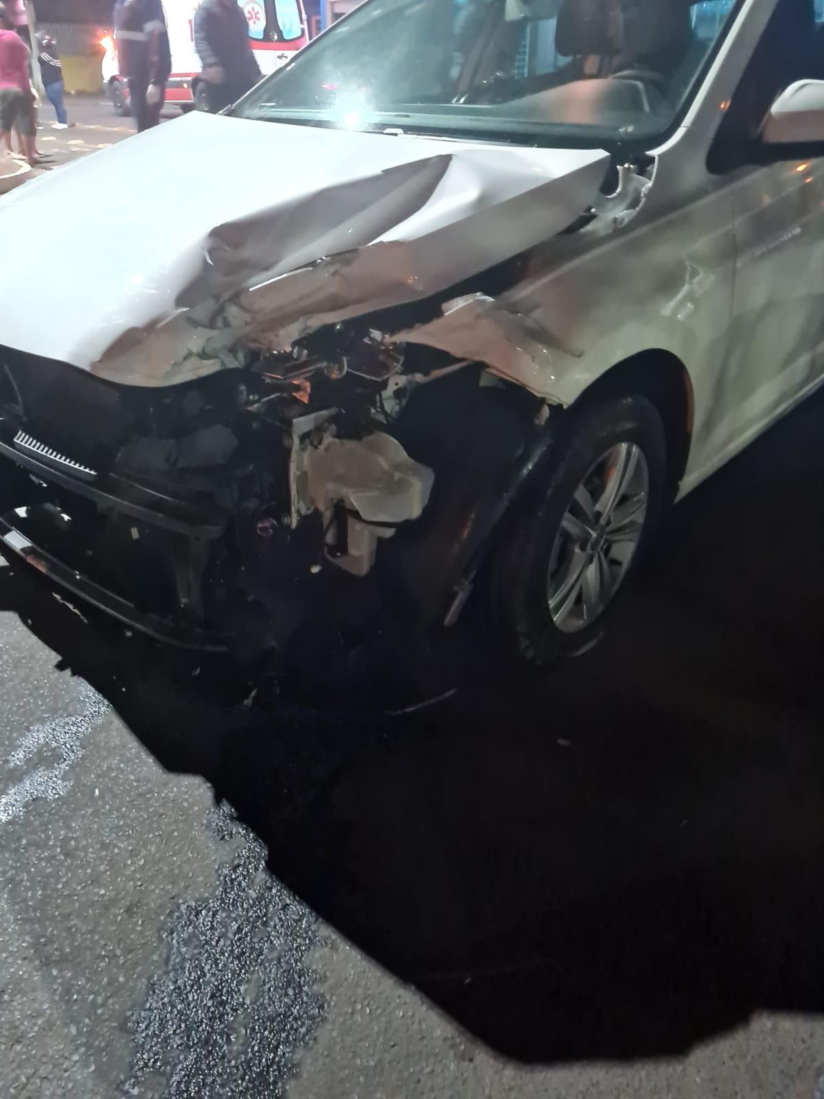 Acidente no centro de Três Lagoas deixa motociclista ferida