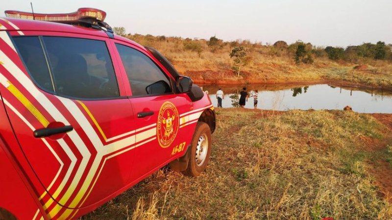 Ao saltar de barranco em represa, rapaz morre afogado em cidade de MS Ao saltar de barranco em represa, rapaz morre afogado em cidade de MS