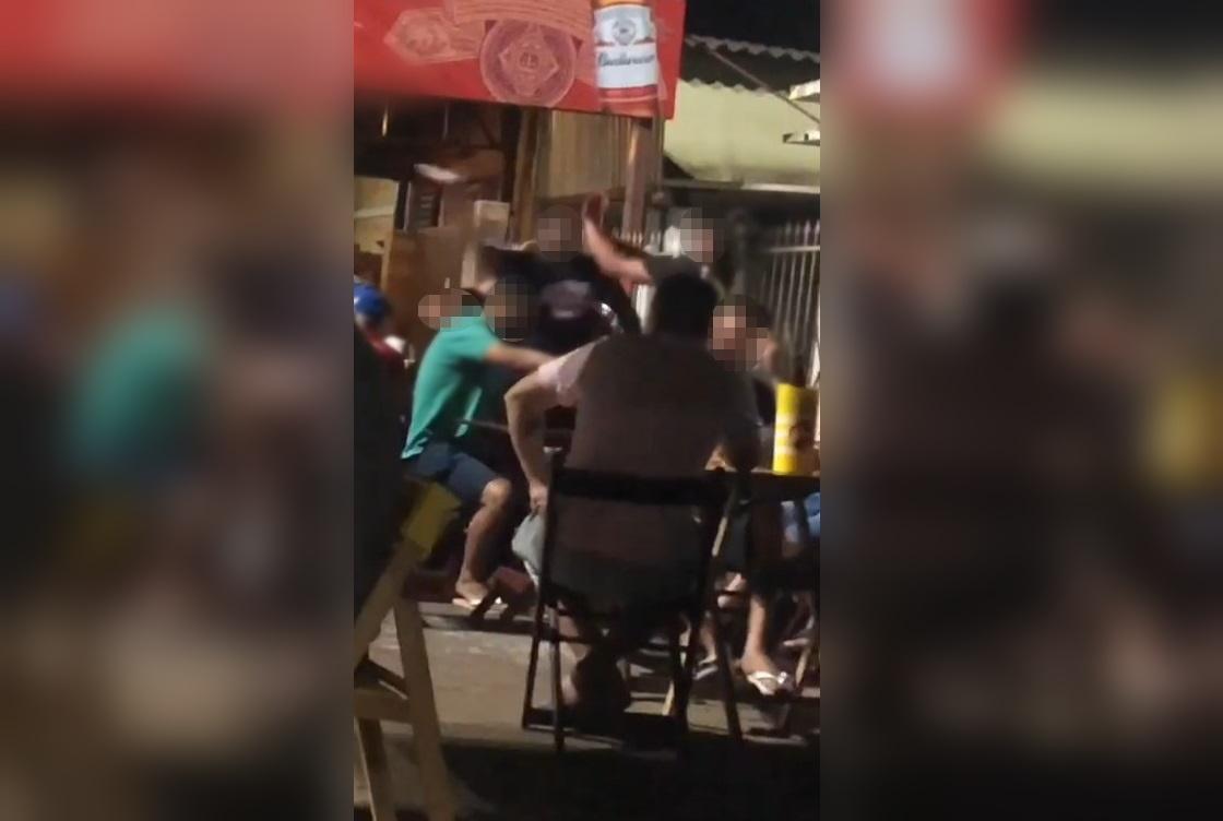 De folga, policial saca a arma e agride mulher após discussão em bar de Três Lagoas