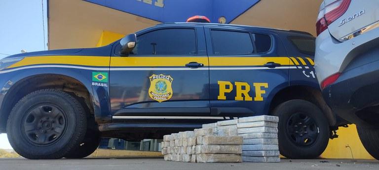 Em Água Clara (MS), PRF apreende 24,7 Kg de cloridrato de cocaína e 20,6 Kg de cocaína Em Água Clara (MS), PRF apreende 24,7 Kg de cloridrato de cocaína e 20,6 Kg de cocaína