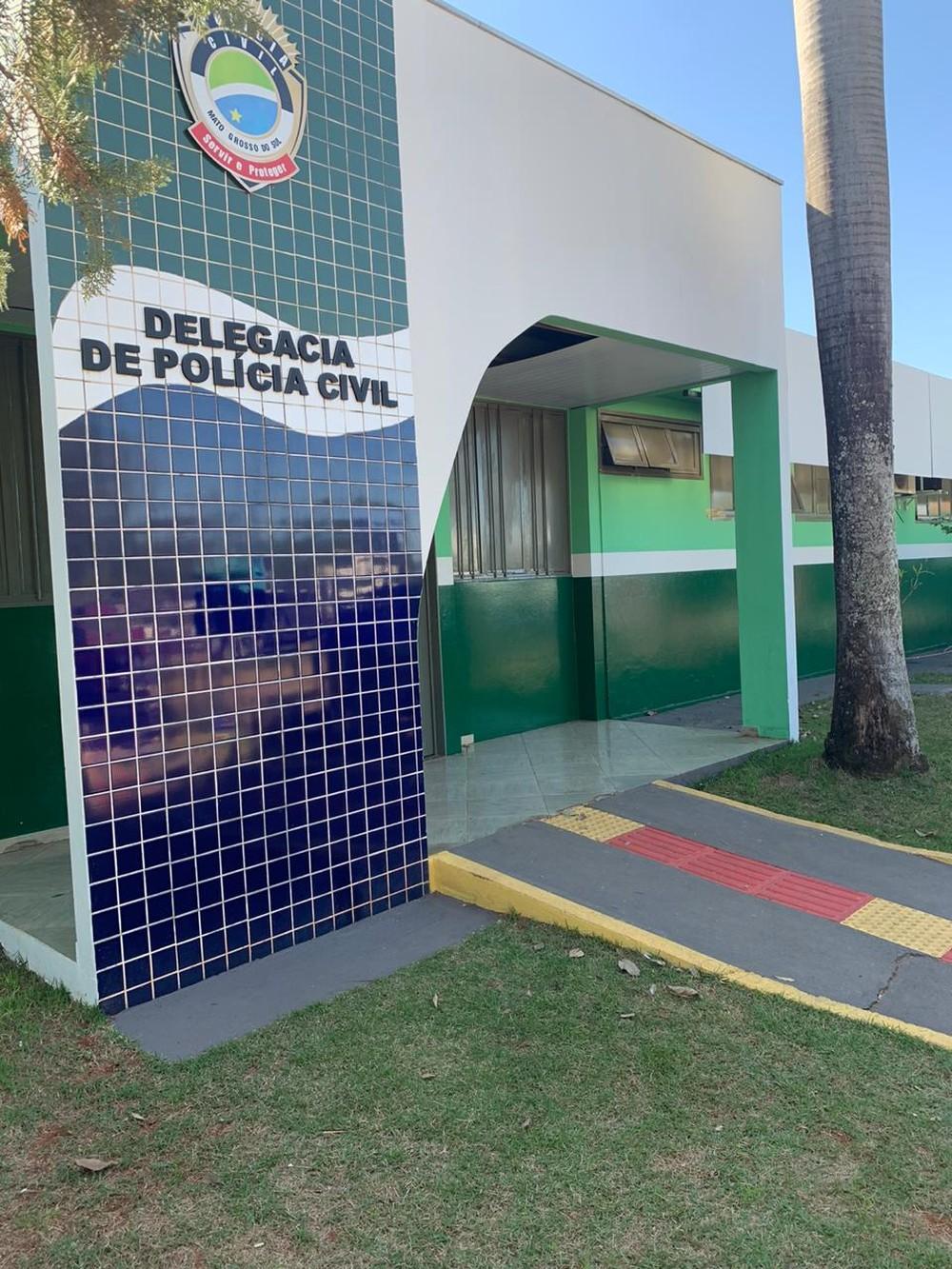 Filho é preso em flagrante ao agredir pai com banco de madeira em MS Filho é preso em flagrante ao agredir pai com banco de madeira em MS