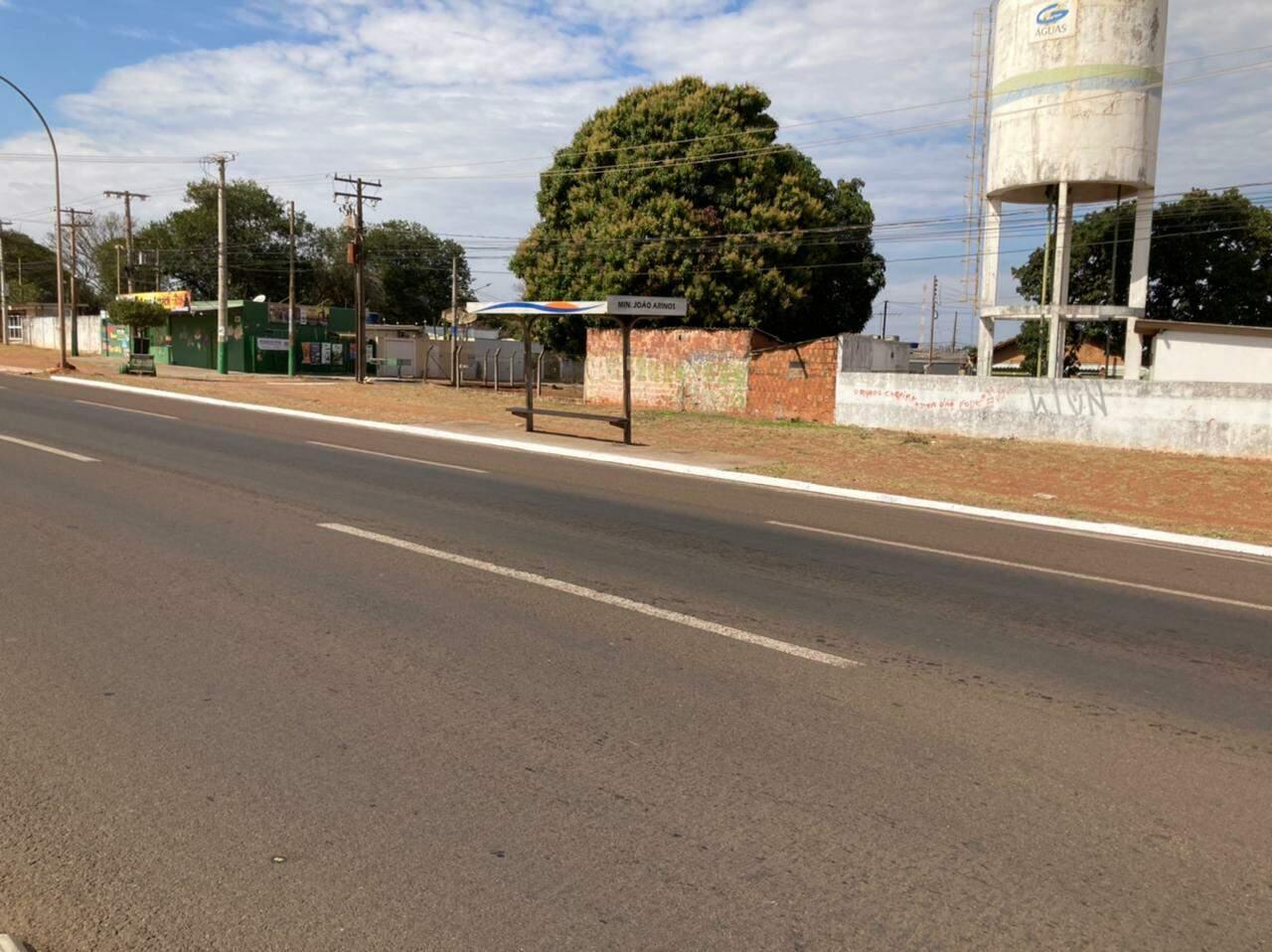 Irritado com “alerta” no trânsito, motorista atira seis vezes contra caminhão Irritado com “alerta” no trânsito, motorista atira seis vezes contra caminhão