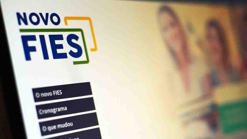 MEC divulga lista de pré-selecionados para Fies do segundo semestre MEC divulga lista de pré-selecionados para Fies do segundo semestre