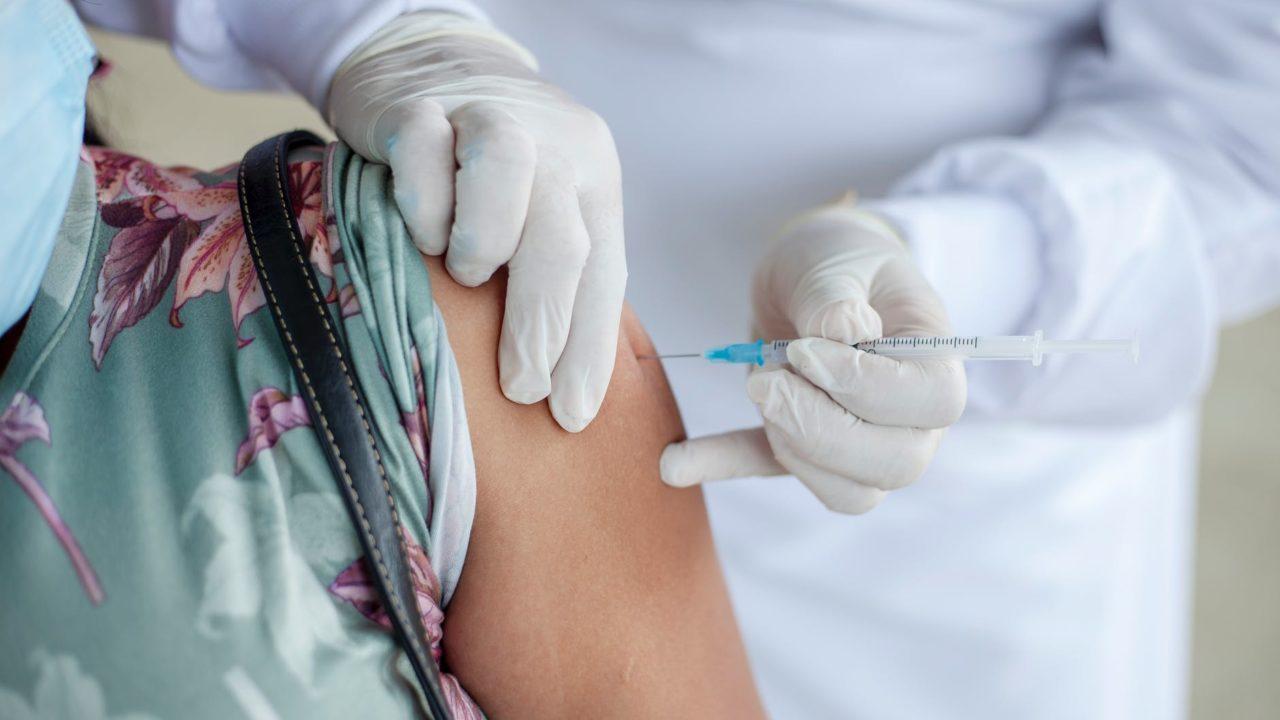MS atinge marca de 80% da população adulta vacinada contra a covid-19