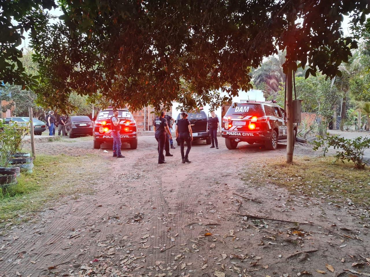 Polícia prende quatro pessoas da mesma família e coloca fim a quase 20 anos de abusos sexuais Polícia prende quatro pessoas da mesma família e coloca fim a quase 20 anos de abusos sexuais