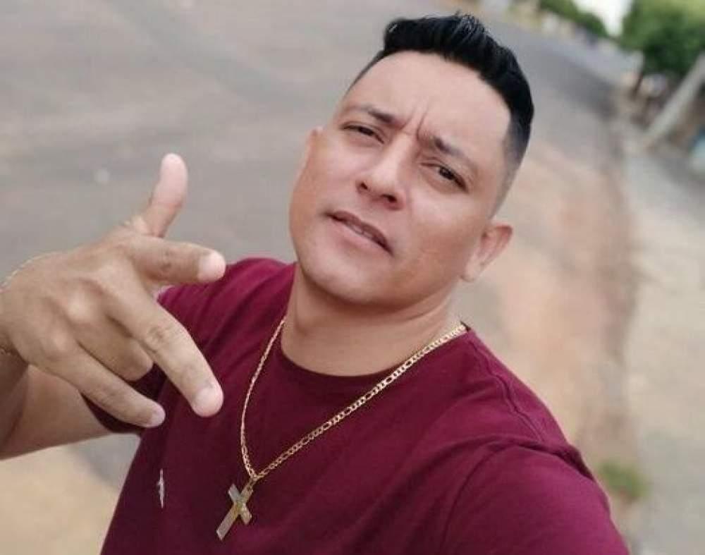 Vigilante assassina ex-namorada grávida, toda sua família e comete suicídio Vigilante assassina ex-namorada grávida, toda sua família e comete suicídio