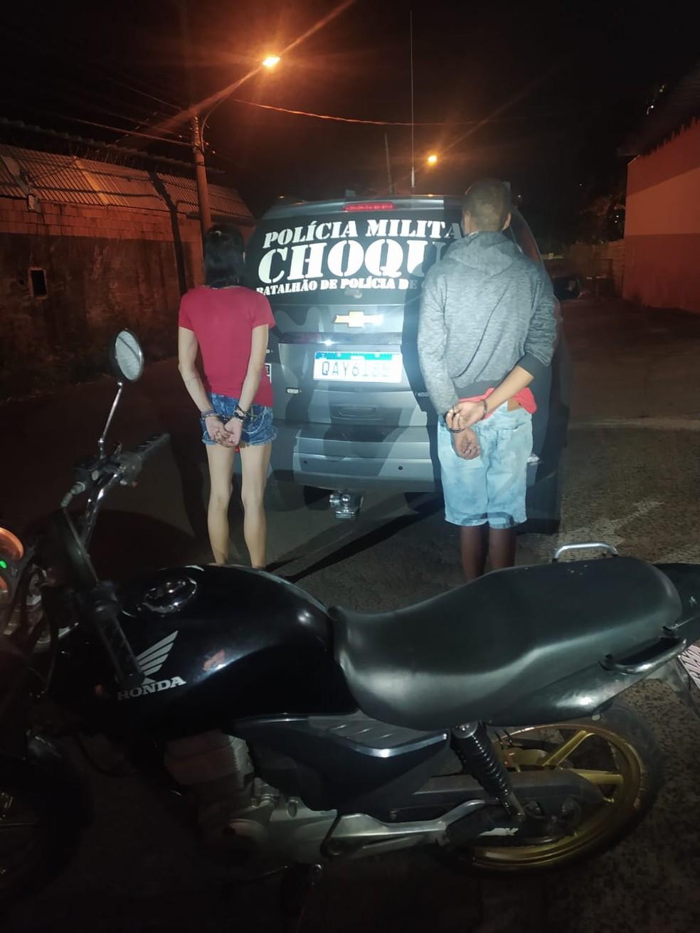 Casal rouba 10 lojas, vai ‘comemorar’ em motel e é preso em flagrante Casal rouba 10 lojas, vai ‘comemorar’ em motel e é preso em flagrante