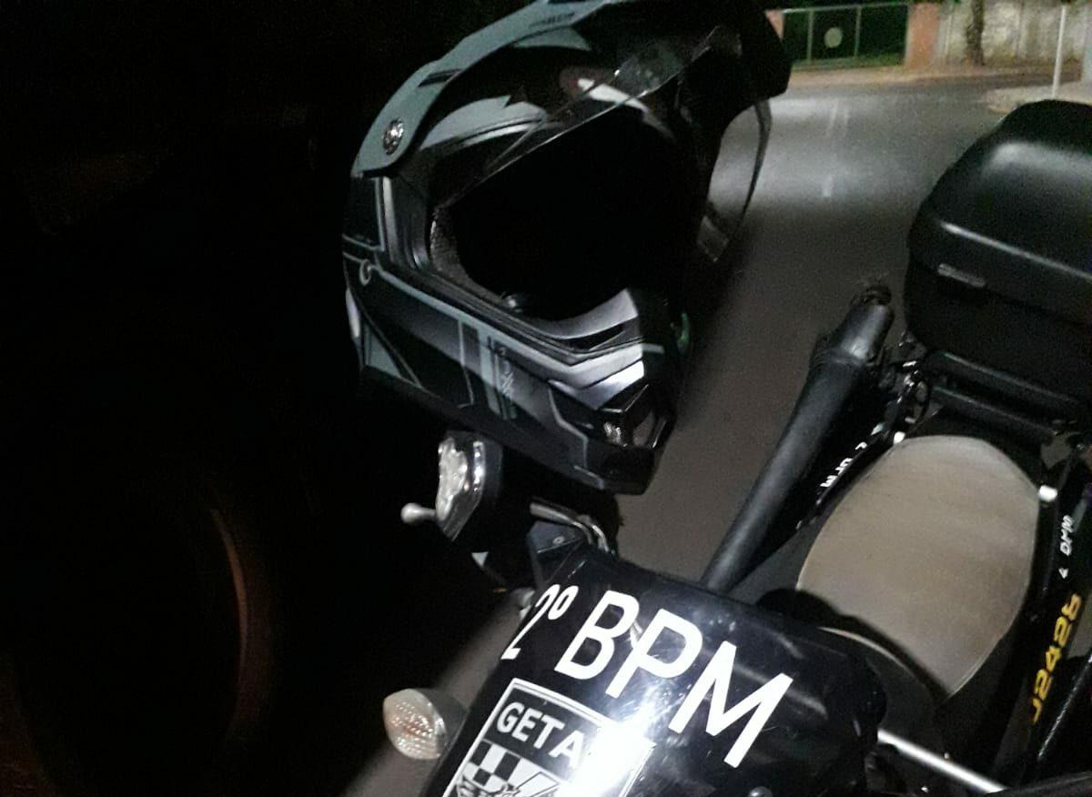Com mandado de prisão em aberto, motorista de carreta é detido pela GETAM