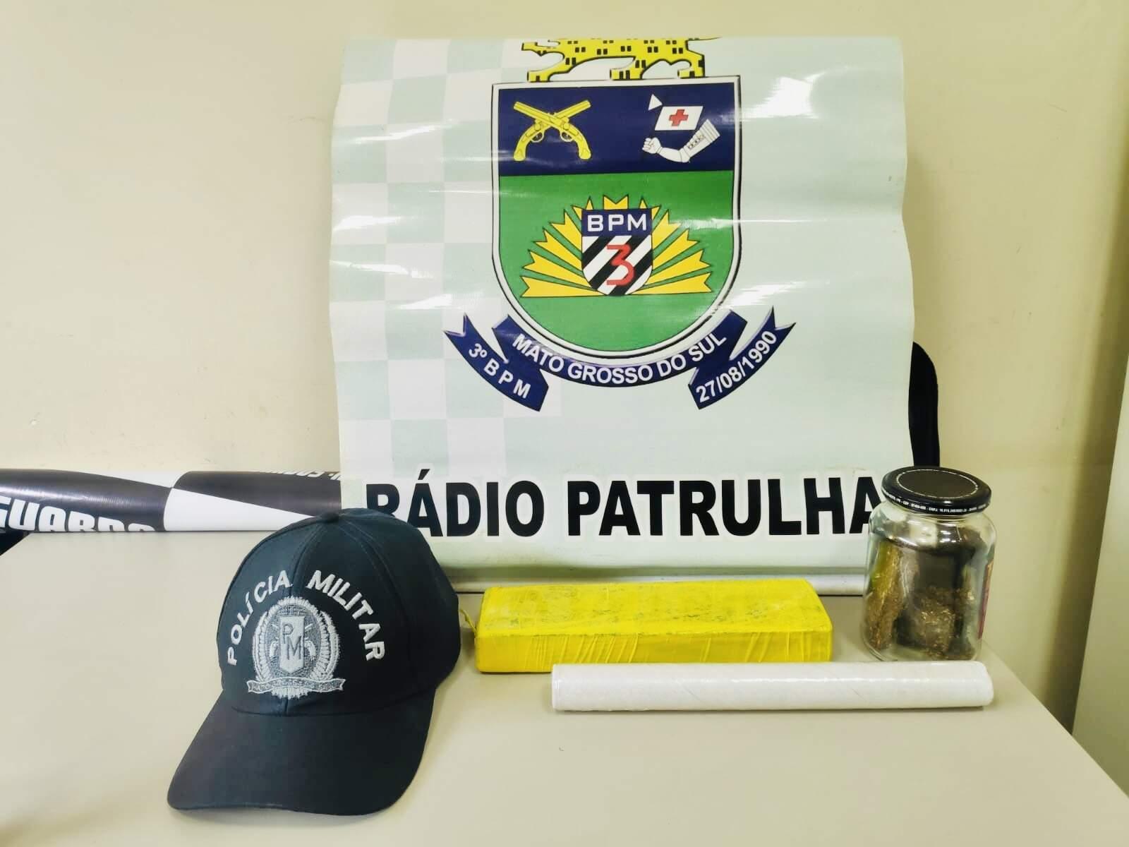 Em Dourados, mãe chama a PM para revistar o quarto do filho e garoto é flagrado com droga