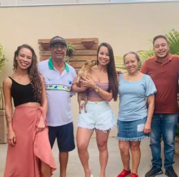 Família de MS solta fogos para comemorar namoro após 34 anos de solteirice Família de MS solta fogos para comemorar namoro após 34 anos de solteirice