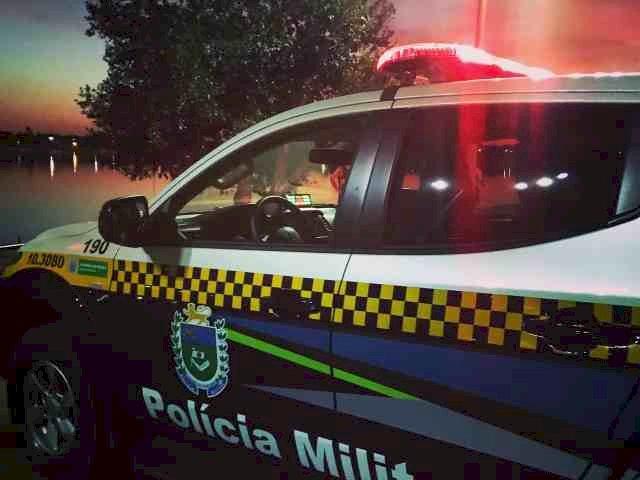 Moradores chegam em casa e encontram bandido dentro de quarto Moradores chegam em casa e encontram bandido dentro de quarto